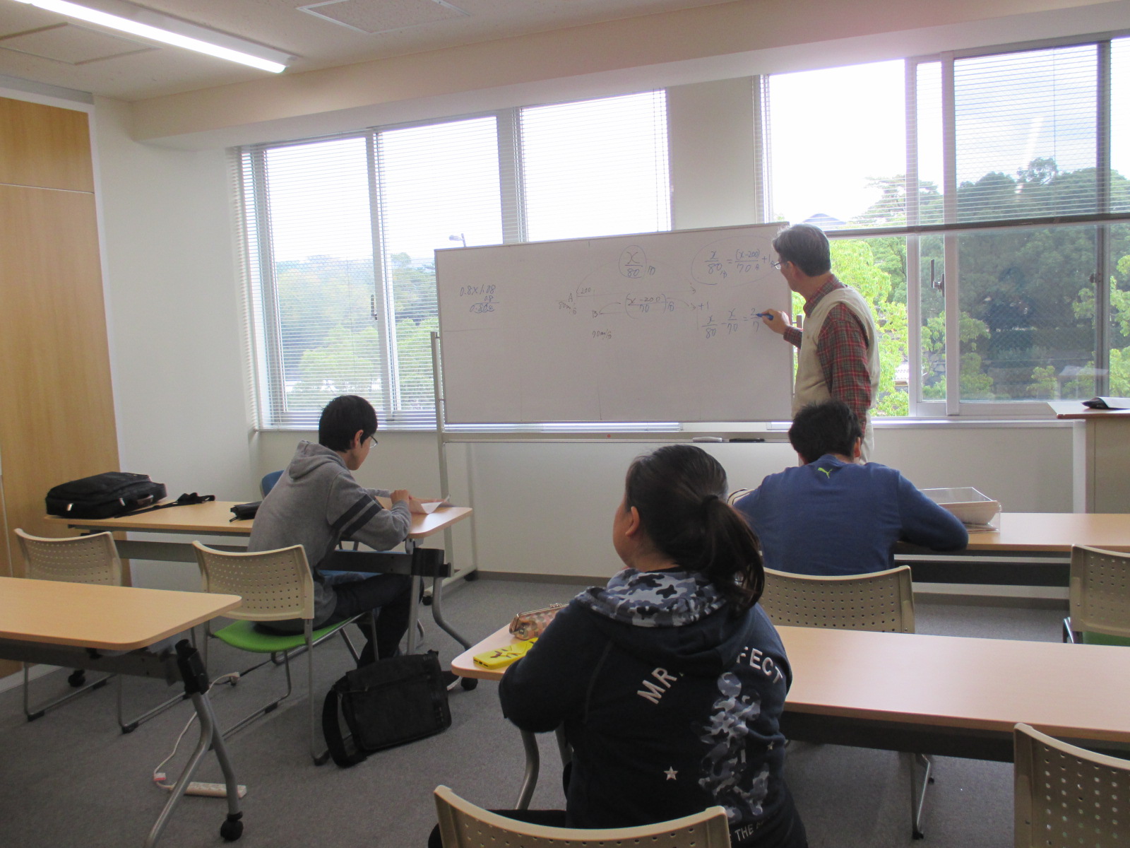 http://www.hchs.ed.jp/campus/takamatsu/images/suugaku002.JPG