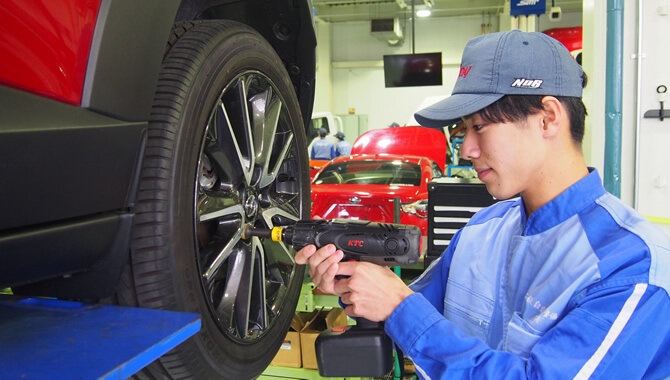 自動車にかかわる仕事を高校から学べます！