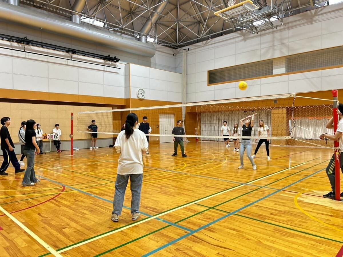 【京都四条通】体育スクーリングでソフトバレーをしました🏐