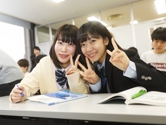 楽しそうな学生.jpg