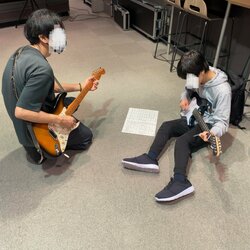 【大阪心斎橋】ギターの授業に潜入🎸　みんな上手に演奏できていました✨
