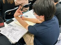 【札幌駅前】マンガ・イラスト専攻🎨デッサン授業で自分の手を描く⚡