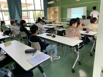 https://www.hchs.ed.jp/campus/takamatsu/assets_c/2019/12/s%E6%B2%96%E7%B8%84SC%E6%8E%88%E6%A5%AD%E2%91%A1-thumb-400xauto-105515.jpg