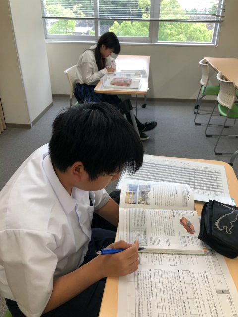 https://www.hchs.ed.jp/campus/takamatsu/images/s%E5%8B%89%E5%BC%B7%E2%91%A1.jpg