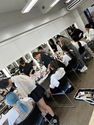 【高田馬場】メイク・美容専攻♡メイクの授業で先輩たちと一緒に授業♡