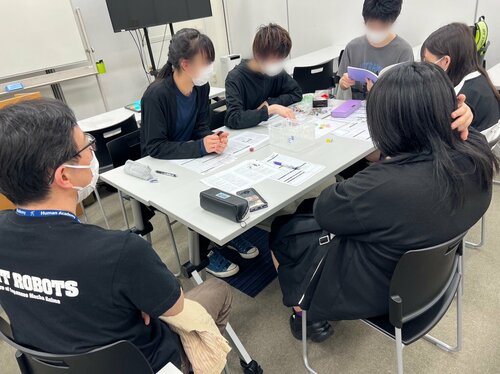  【横浜西口】🎮✨ 今日の授業はゲーム企画！男女5人の生徒たちが一緒に創造力を爆発させました 💥💡